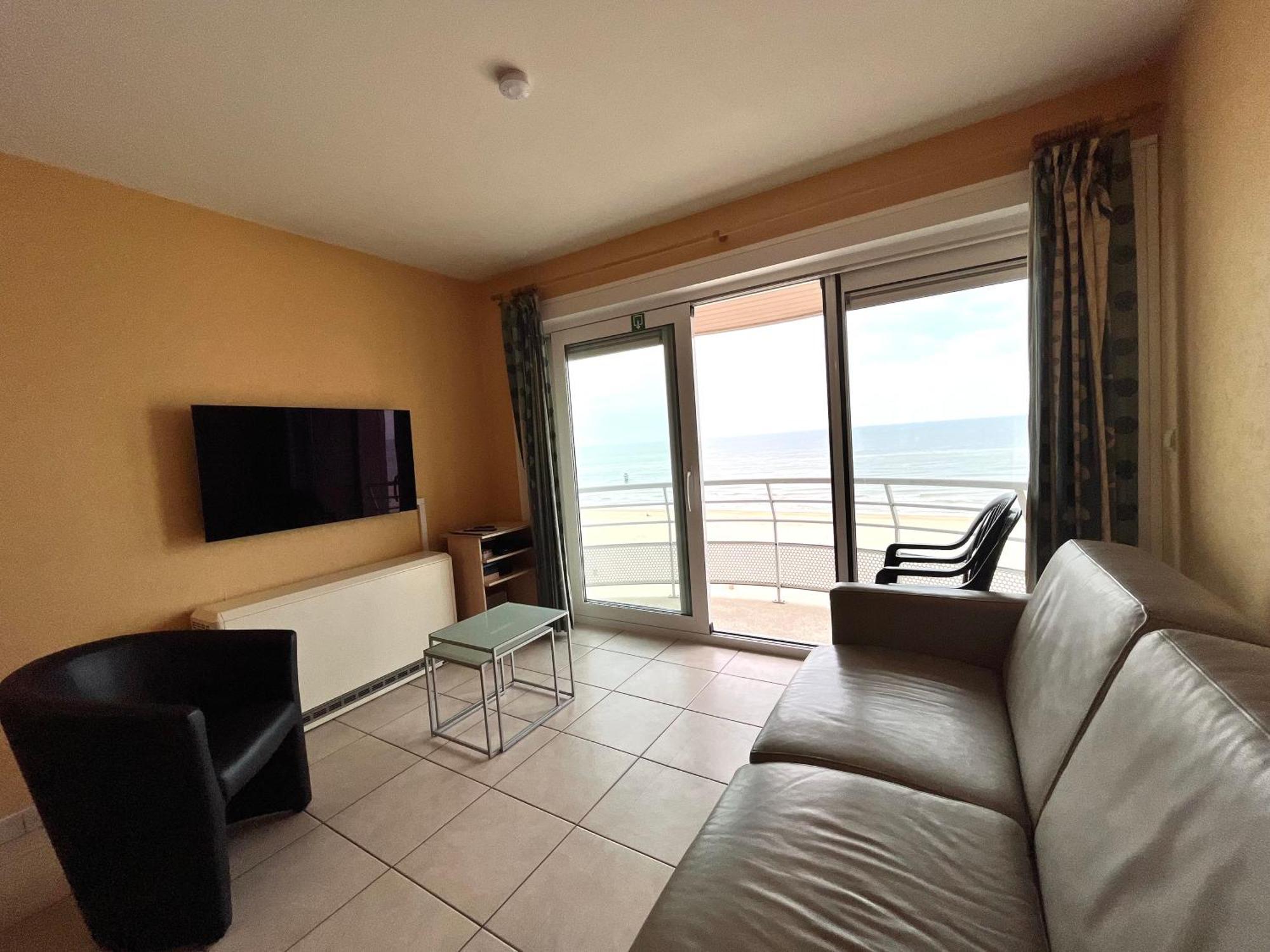 Zeezicht V - 1 Bedroom With Frontal Seaview T50